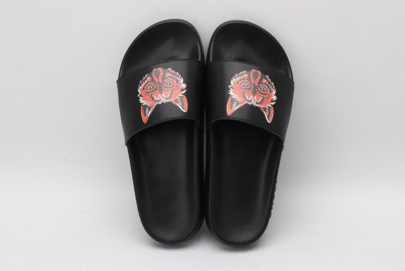 g*u*i sandals