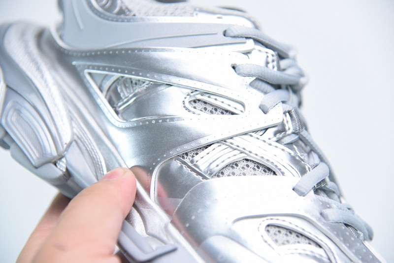 bc track sneaker