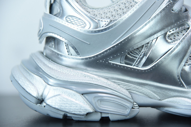 bc track sneaker