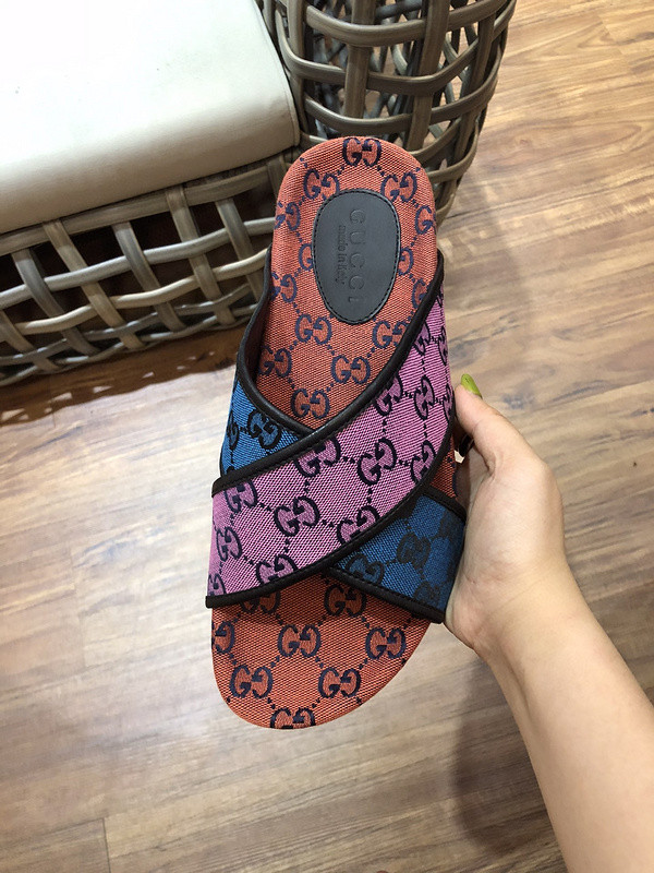 g*u*i sandals