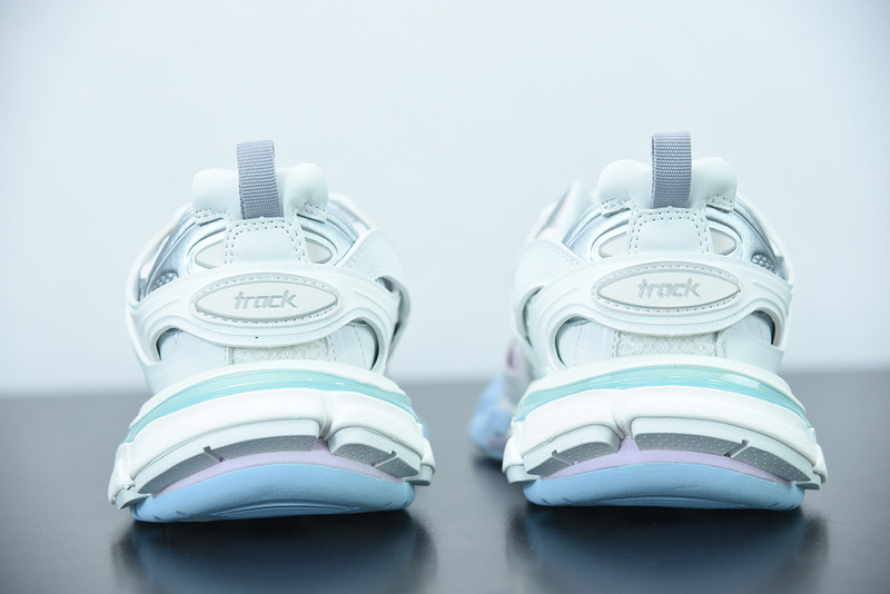bc track sneaker