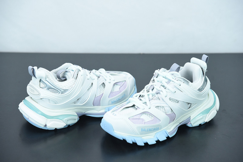 bc track sneaker
