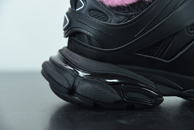 bc track sneaker