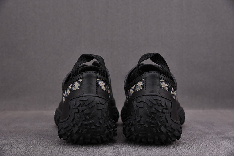 dio* sneaker