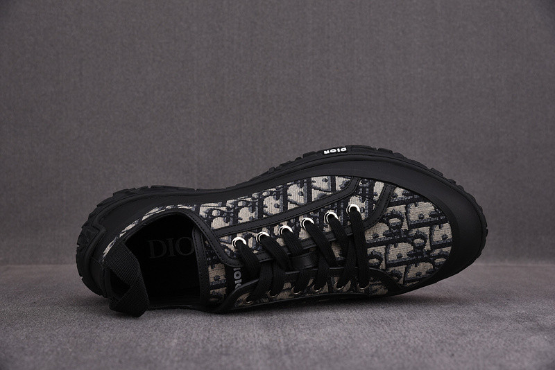 dio* sneaker
