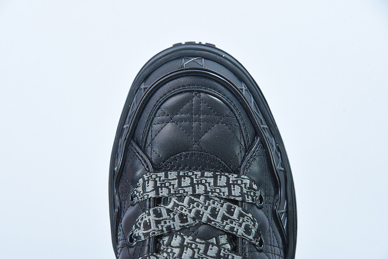 dio* sneaker
