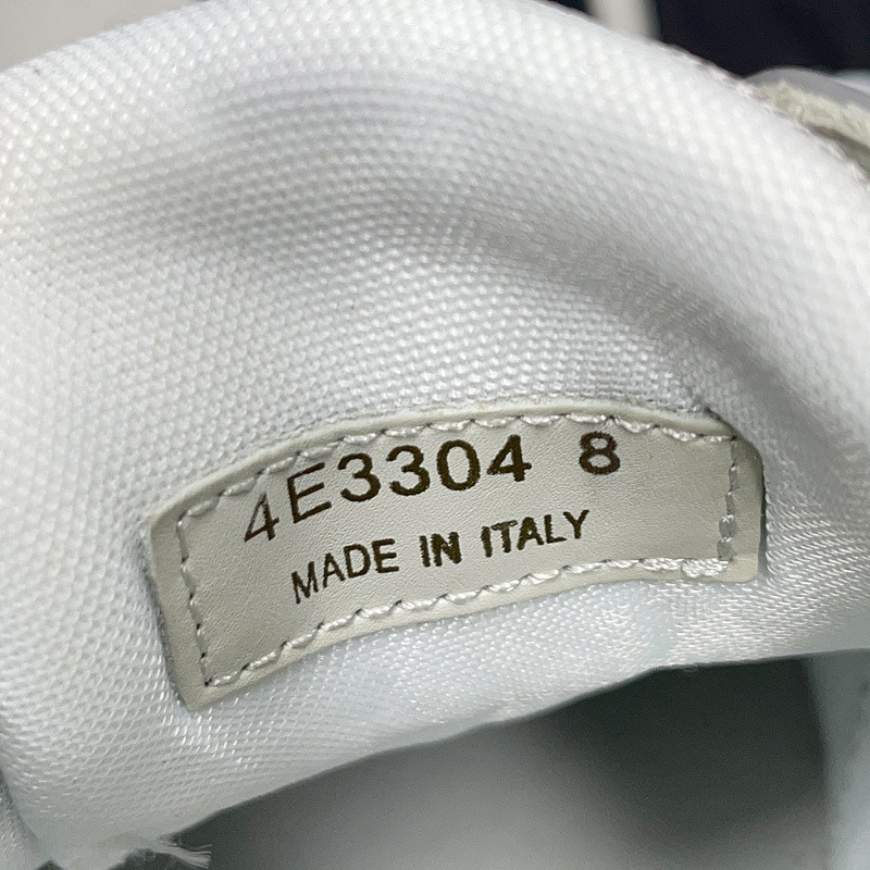pr sneaker