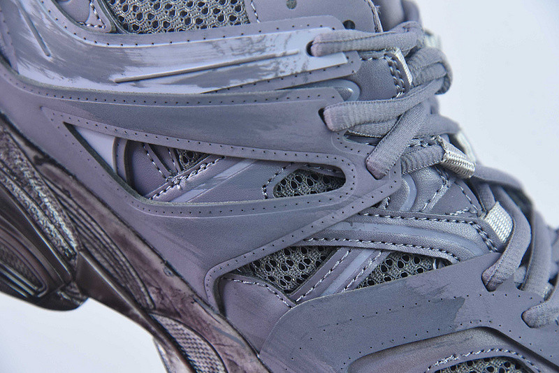 bc track sneaker