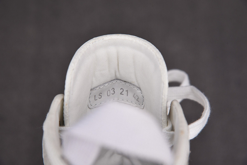 dio* sneaker