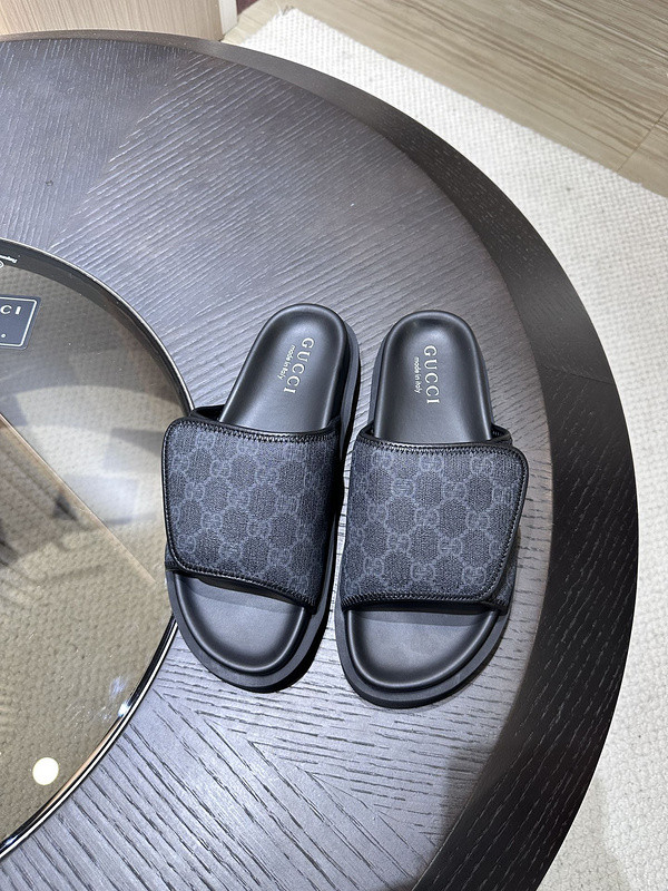 g*u*i sandals