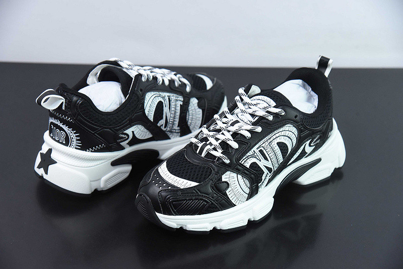 dio* sneaker