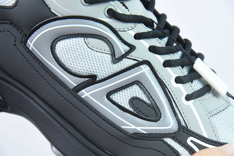 dio* sneaker