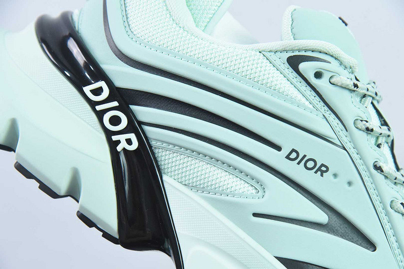 DIO* SNEAKER