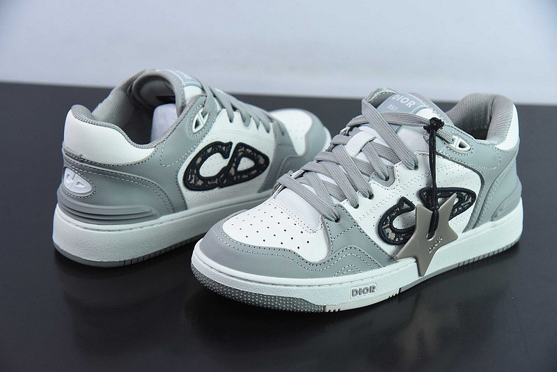dio* sneaker