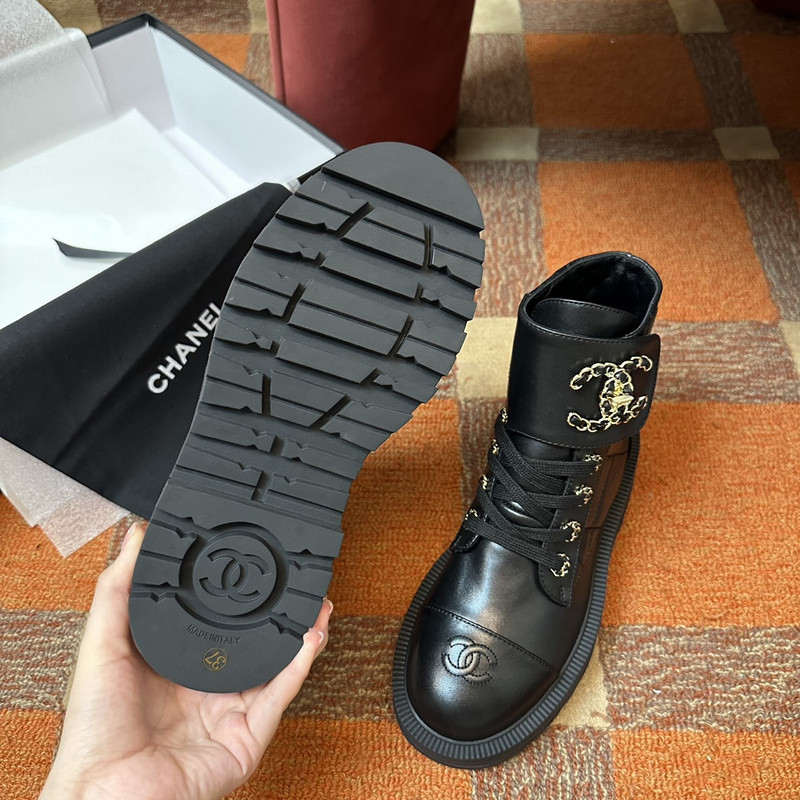 Ch*el sneaker