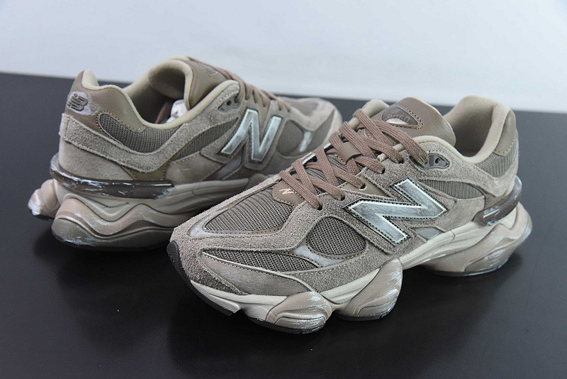 NEW BALANCE SNEAKER