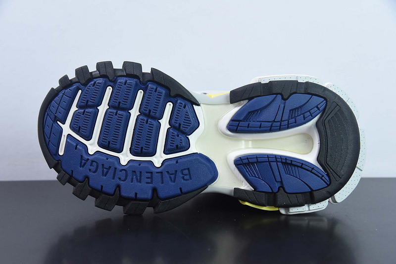 bc track sneaker