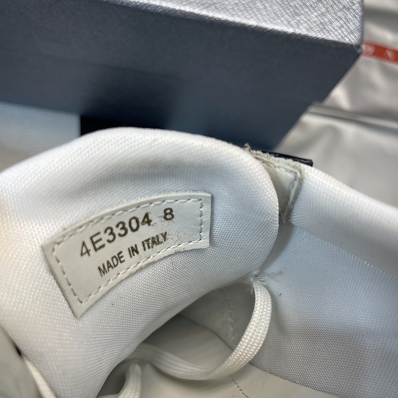pr sneaker