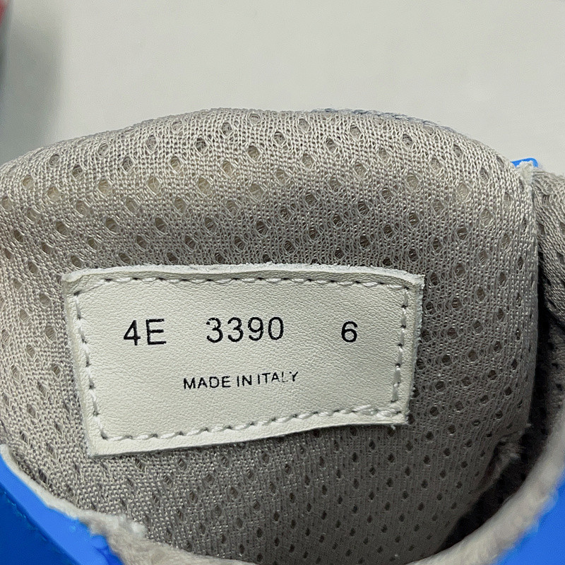 pr sneaker