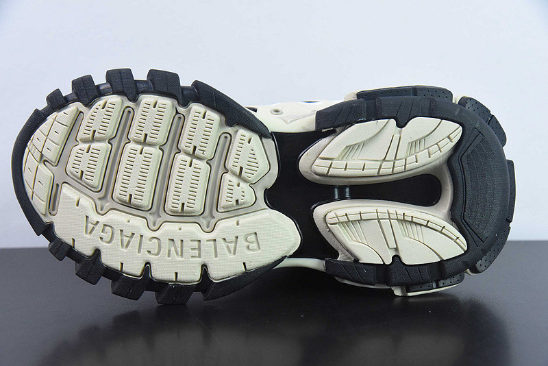 bc track sneaker