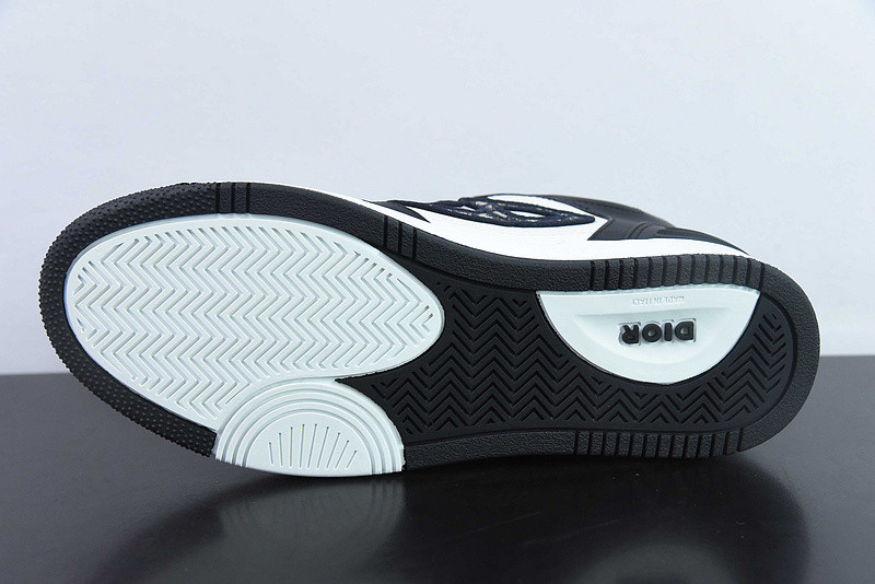 dio* sneaker