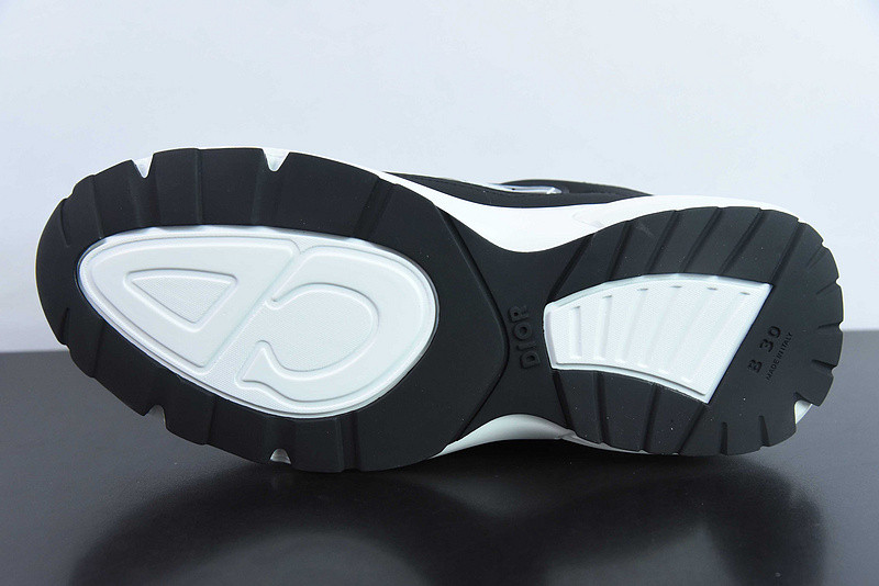 dio* sneaker