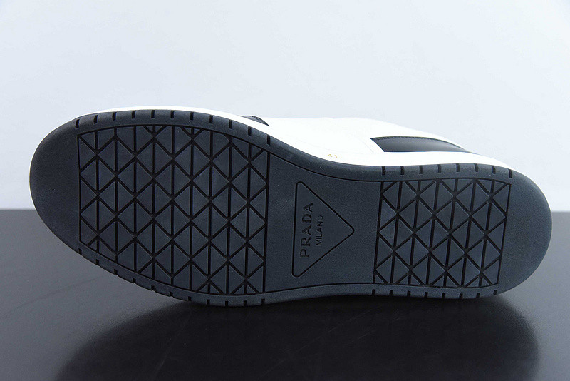 pr sneaker