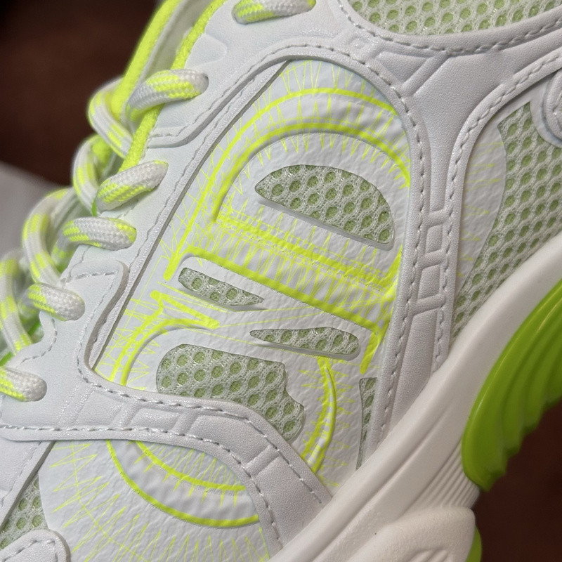 DIO* SNEAKER