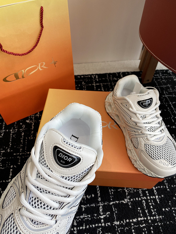 DIO* SNEAKER