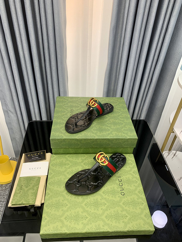 g*u*i sandals