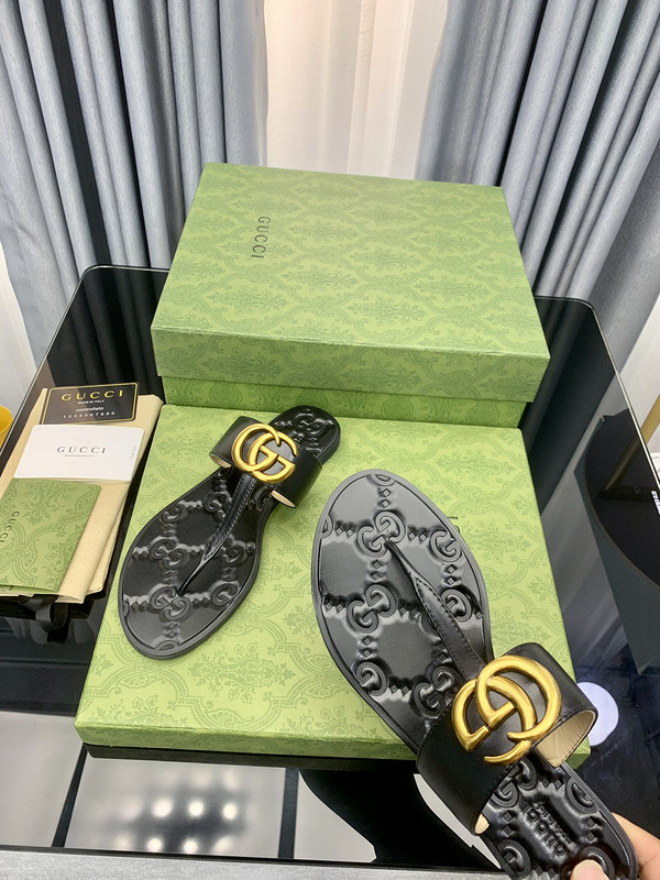 g*u*i sandals