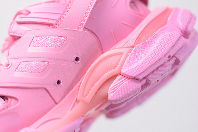 bc track sneaker