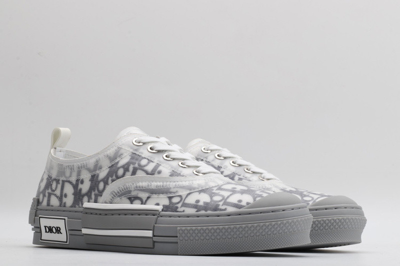 dio* x converse sneaker
