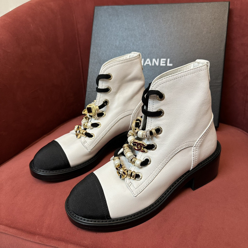 Ch*el sneaker