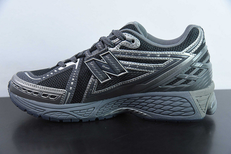 NEW BALANCE SNEAKER