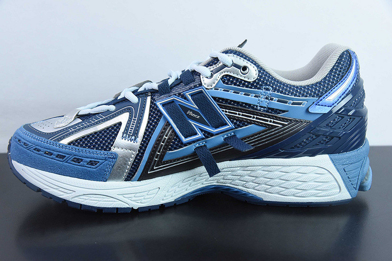 NEW BALANCE SNEAKER