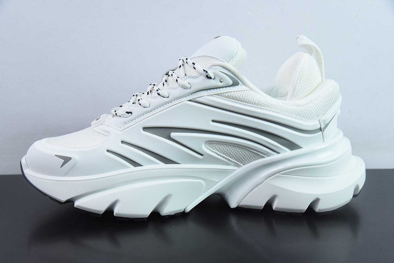 DIO* SNEAKER