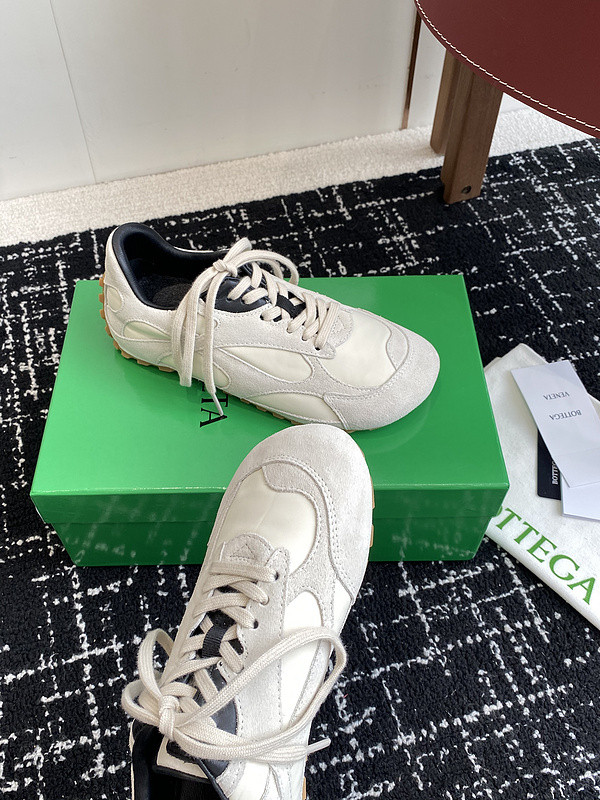 b0tte*a Ven*ta sneaker