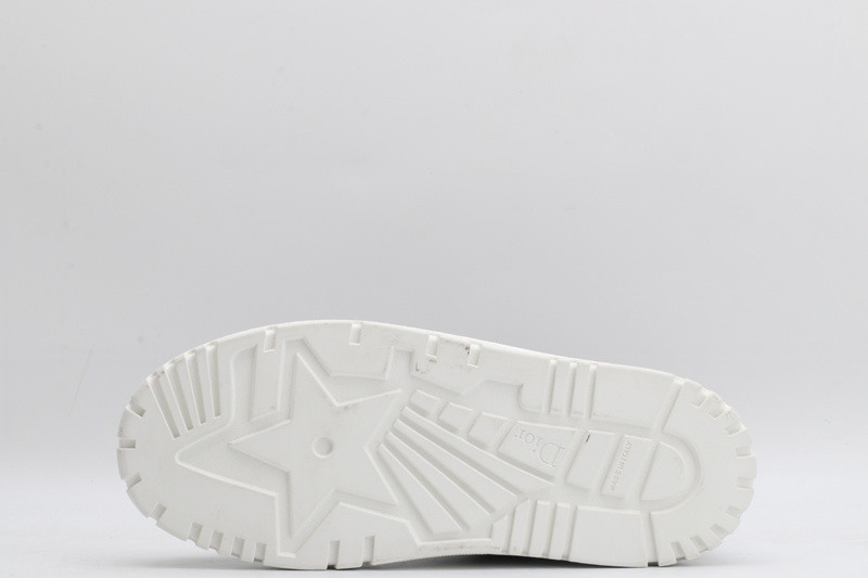 dio* sneaker