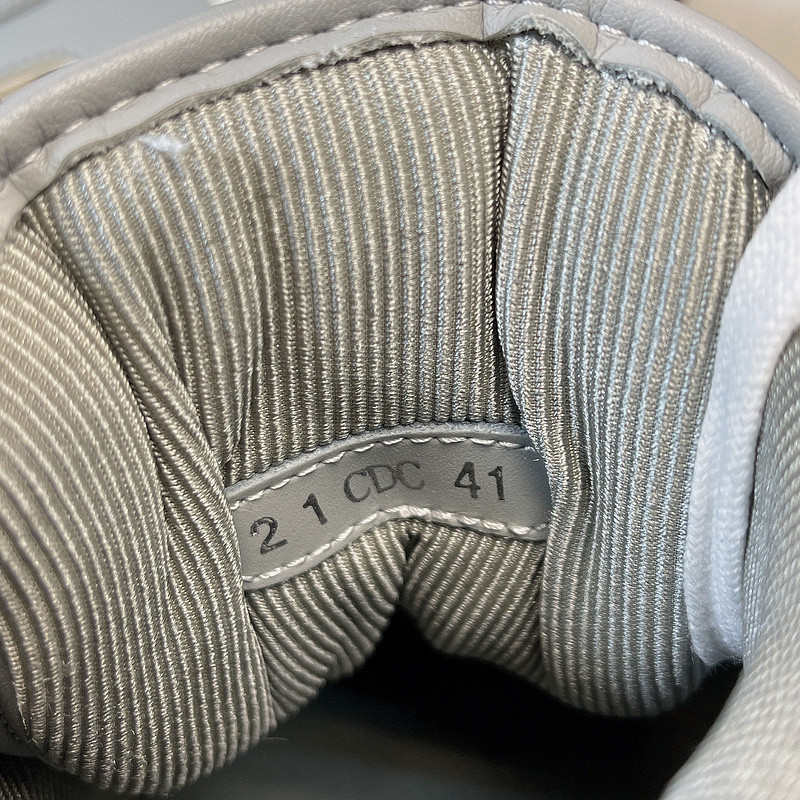 dio* sneaker