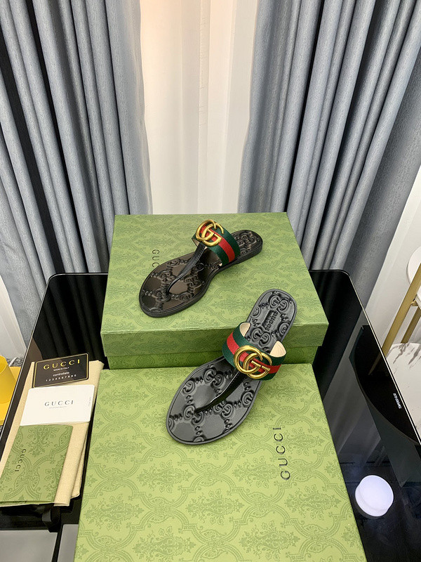 g*u*i sandals