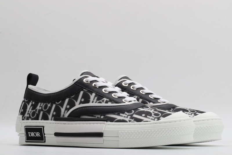 dio* x converse sneaker