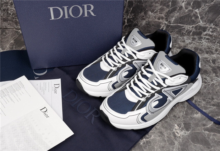 dio* sneaker