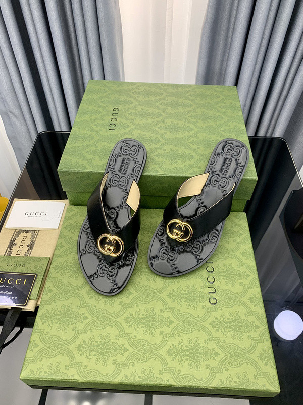 g*u*i sandals