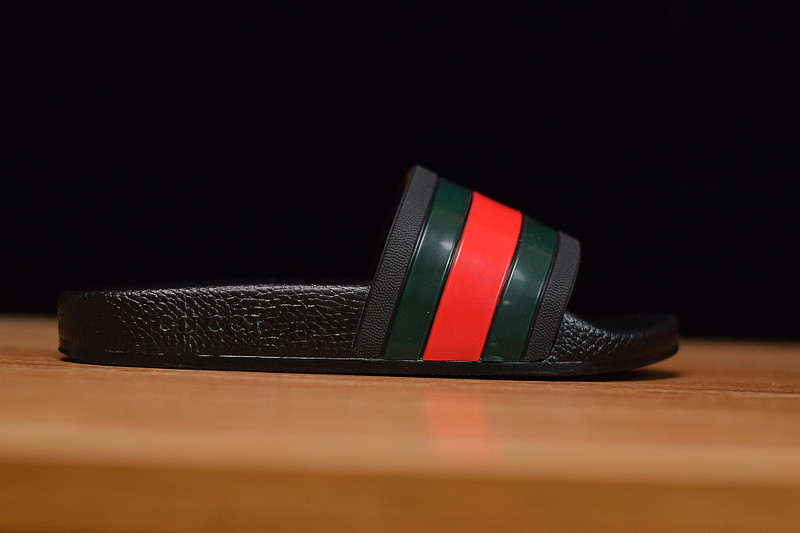 g*u*i sandals