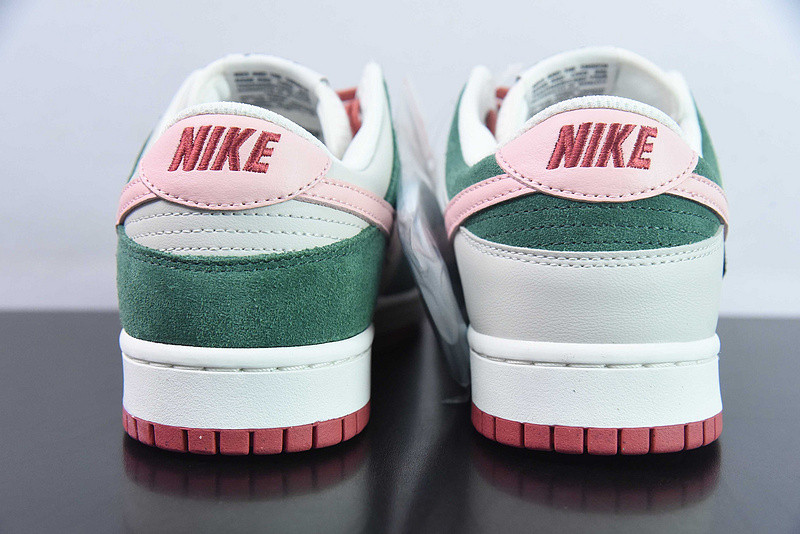 nike dunk low se all petals united fir green fn8923-061