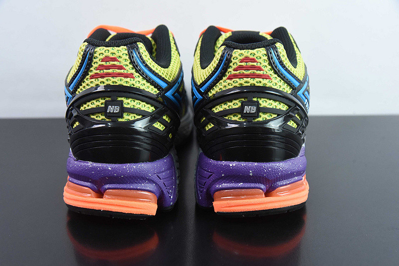 NEW BALANCE SNEAKER