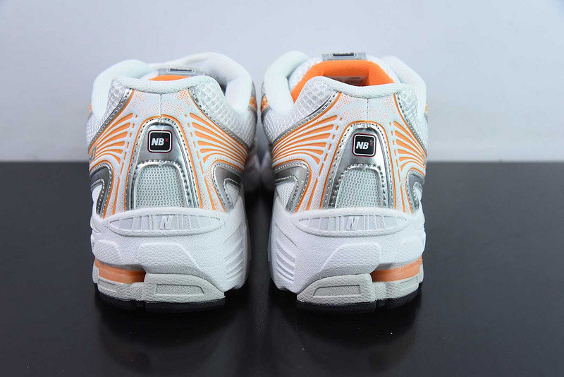 NEW BALANCE SNEAKER