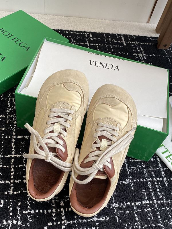 b0tte*a Ven*ta sneaker