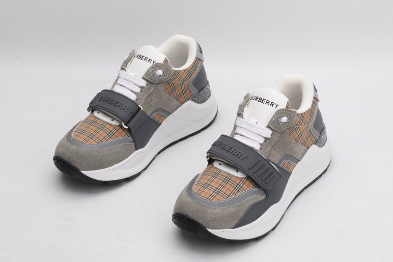 B**rry sneaker